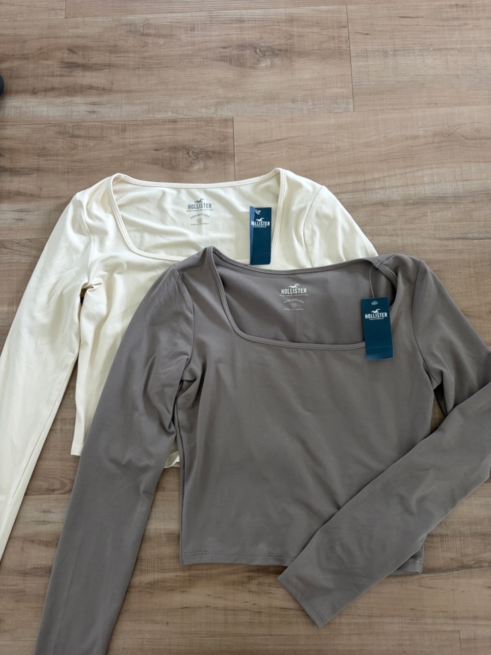 Hollister Long Sleeve Scoop Neck Tops - Cream & Taupe